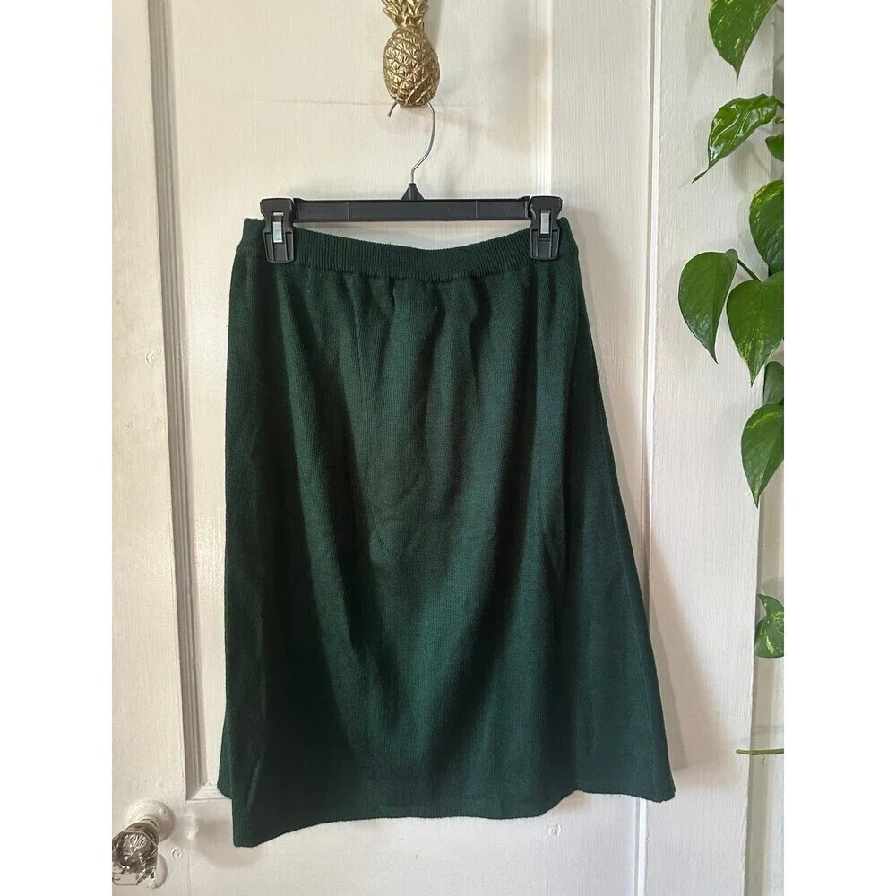 Segue Women’s size medium green Skirt